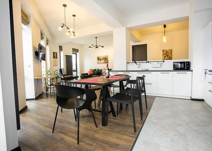 2Br Apt With Pool & Gym In The Building- By Wehost